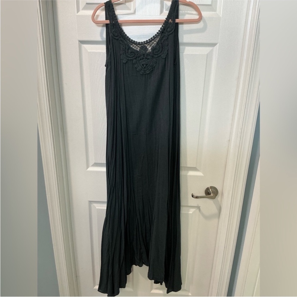 Black Sleeveless Scoop Neck Maxi Sundress